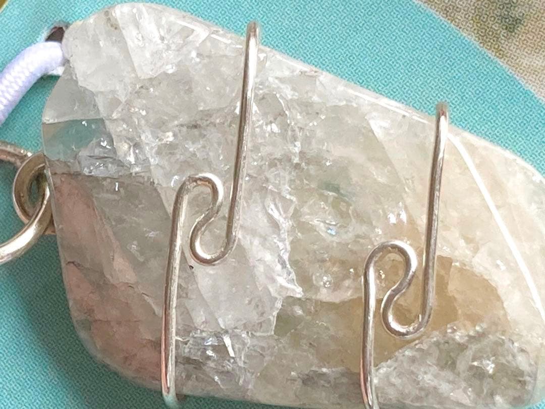 アゾゼオ　フェナカイト　H&E社 虹入り　うっすらピーチ　超希少カラー