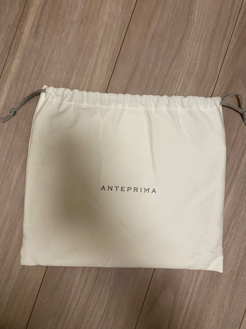 くるりん　アンテプリマ　シルバー バッグ