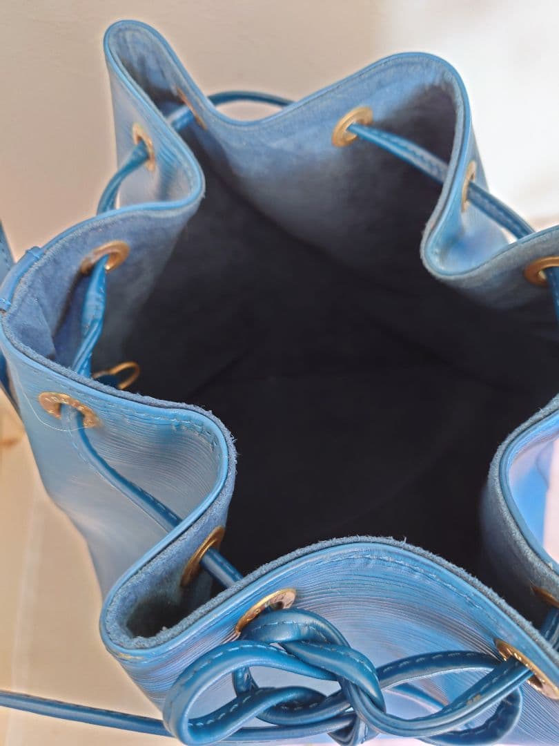 ルイヴィトンLouis Vuitton エピ　プチノエ 青