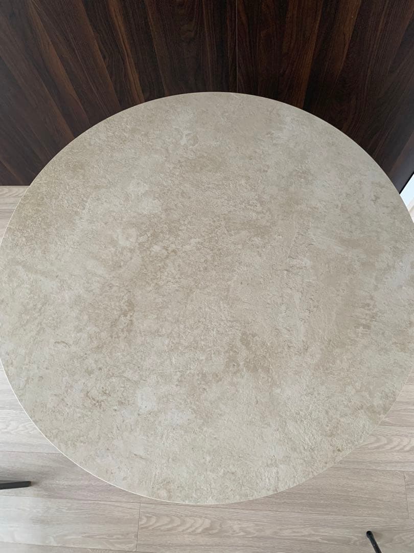 こんにちは　New York 円形セラミック天板ダイニングテーブル