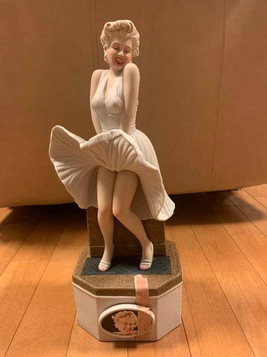 マリリンモンロー 7年目の浮気 バーボンウイスキー 陶器ボトル 未開封品