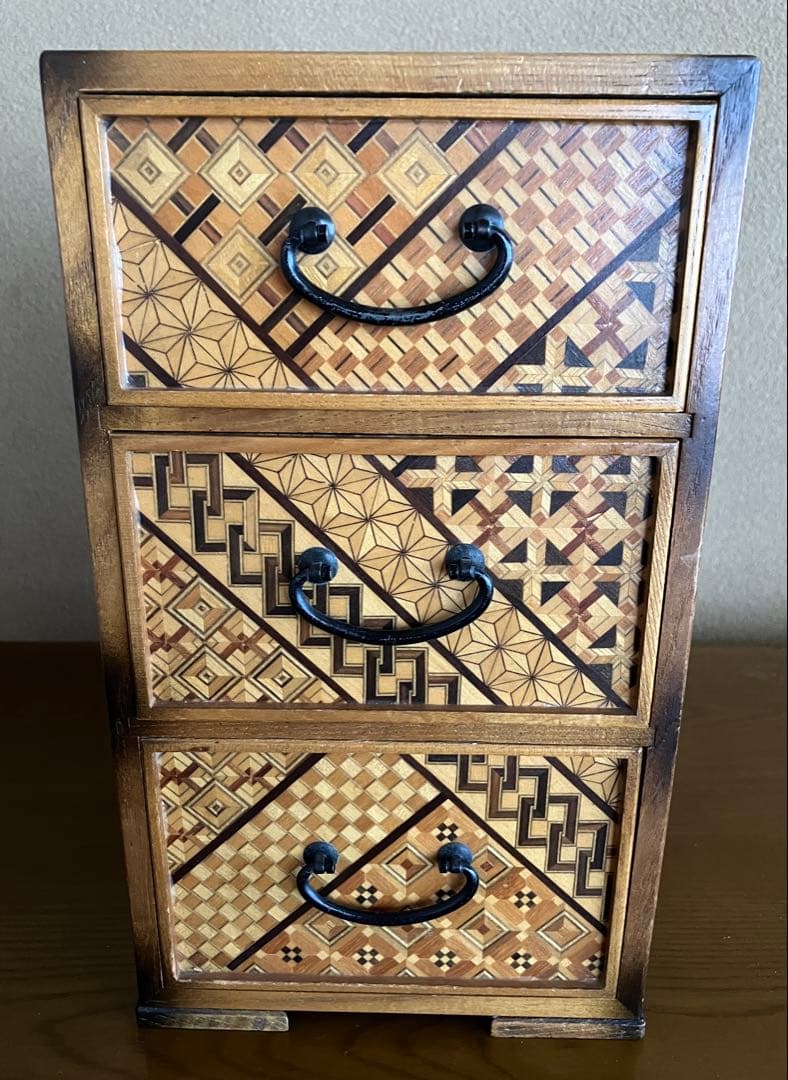 寄木細工 3段小引き出し 伝統工芸 幾何学文様 木工芸 - メルカリ