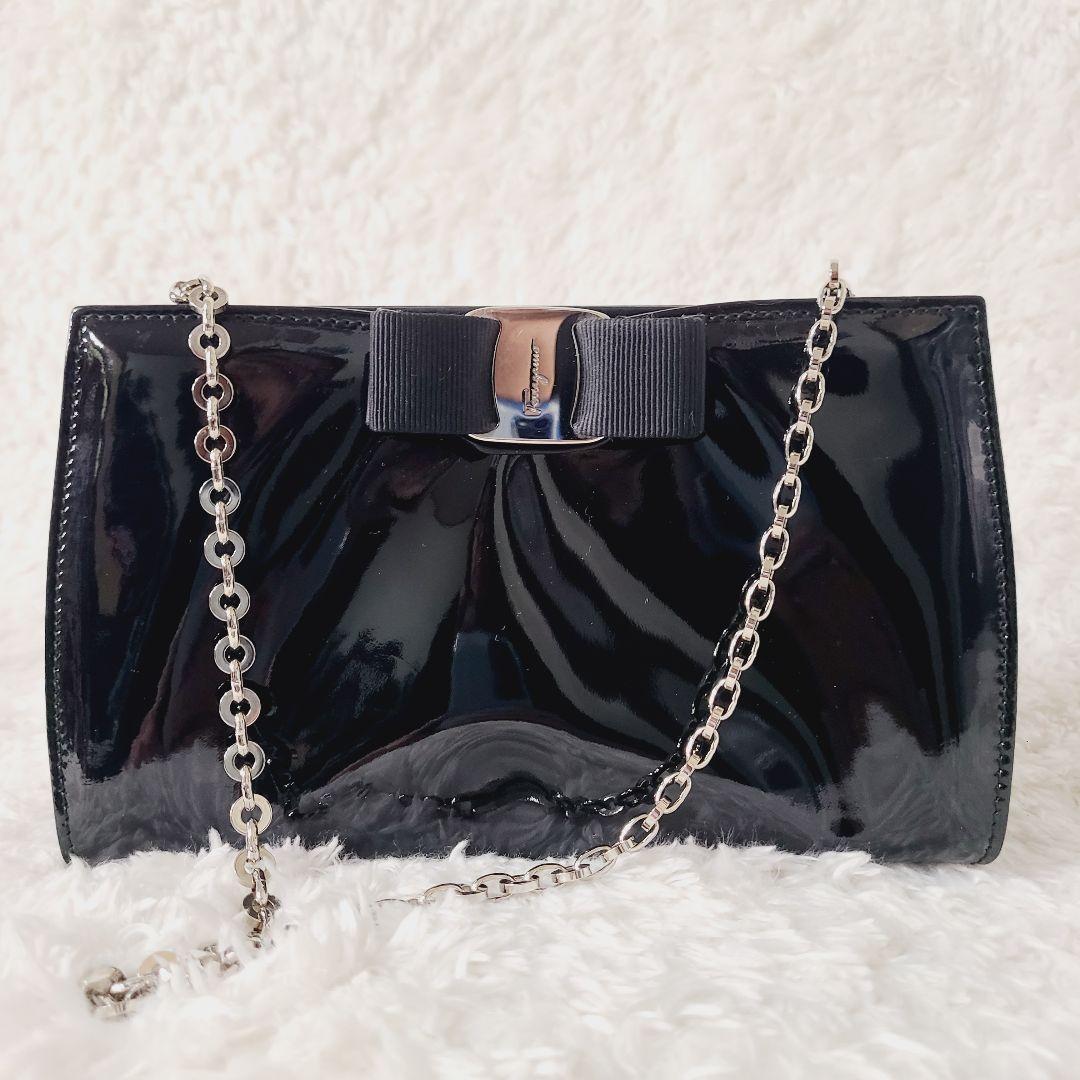 フェラガモ　ヴァラリボン　チェーンショルダーバッグ　2way パテントレザー　黒