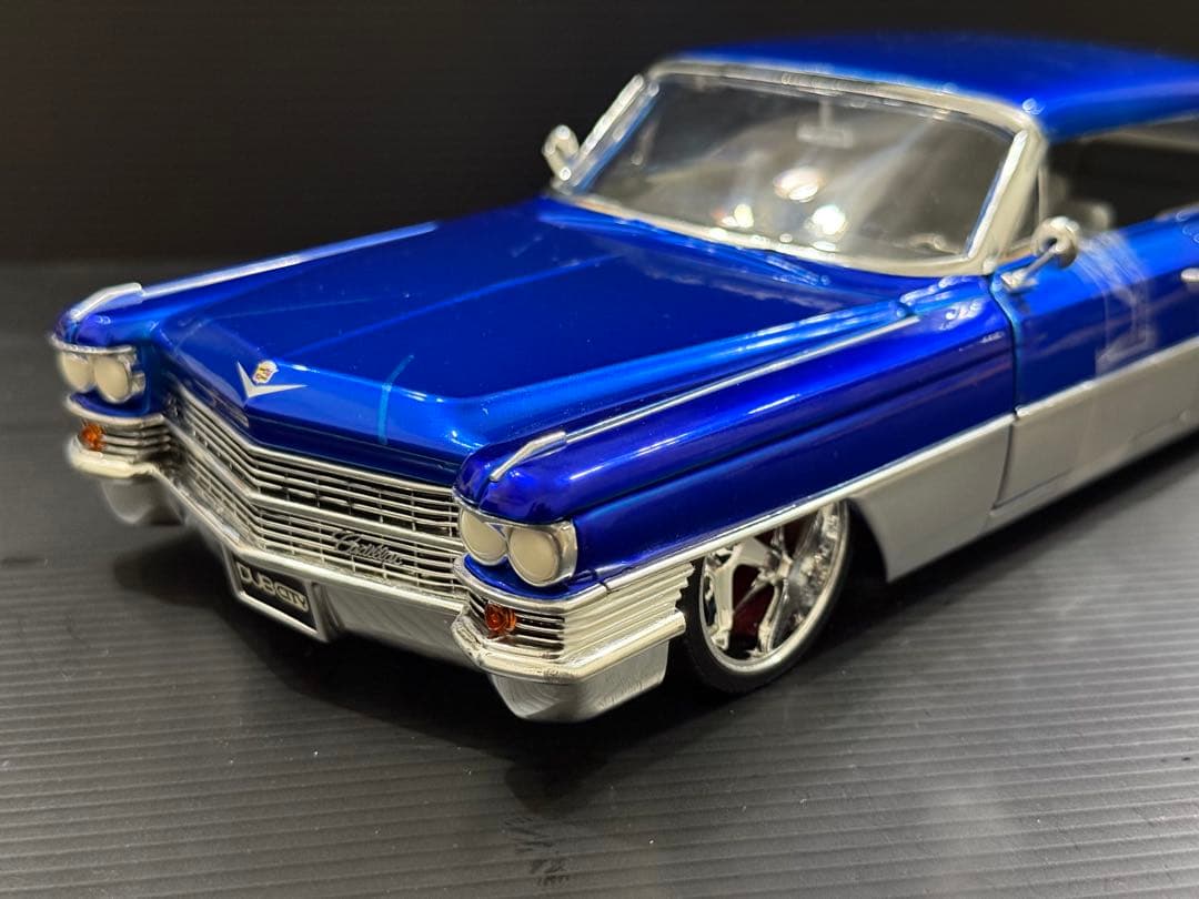 JADA キャデラック1963年　DUB 1/18