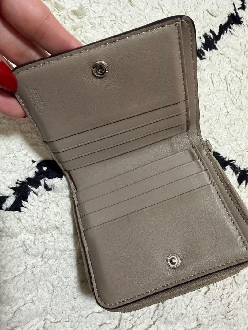 FENDI 二つ折り財布 グレー レザー