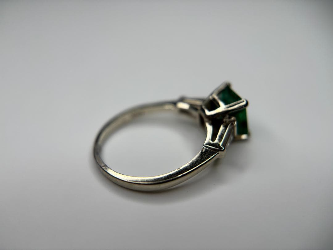 【CGL鑑別書付】天然エメラルドリング　エメラルドカット 約7.8mm