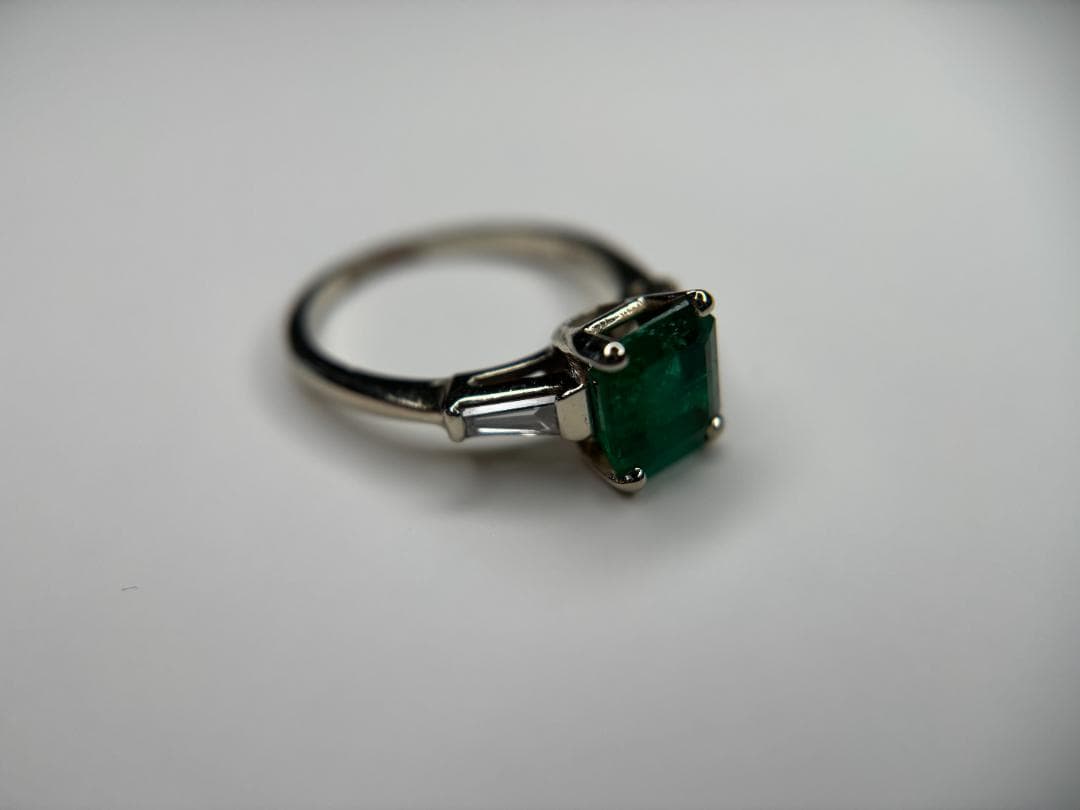 【CGL鑑別書付】天然エメラルドリング　エメラルドカット 約7.8mm