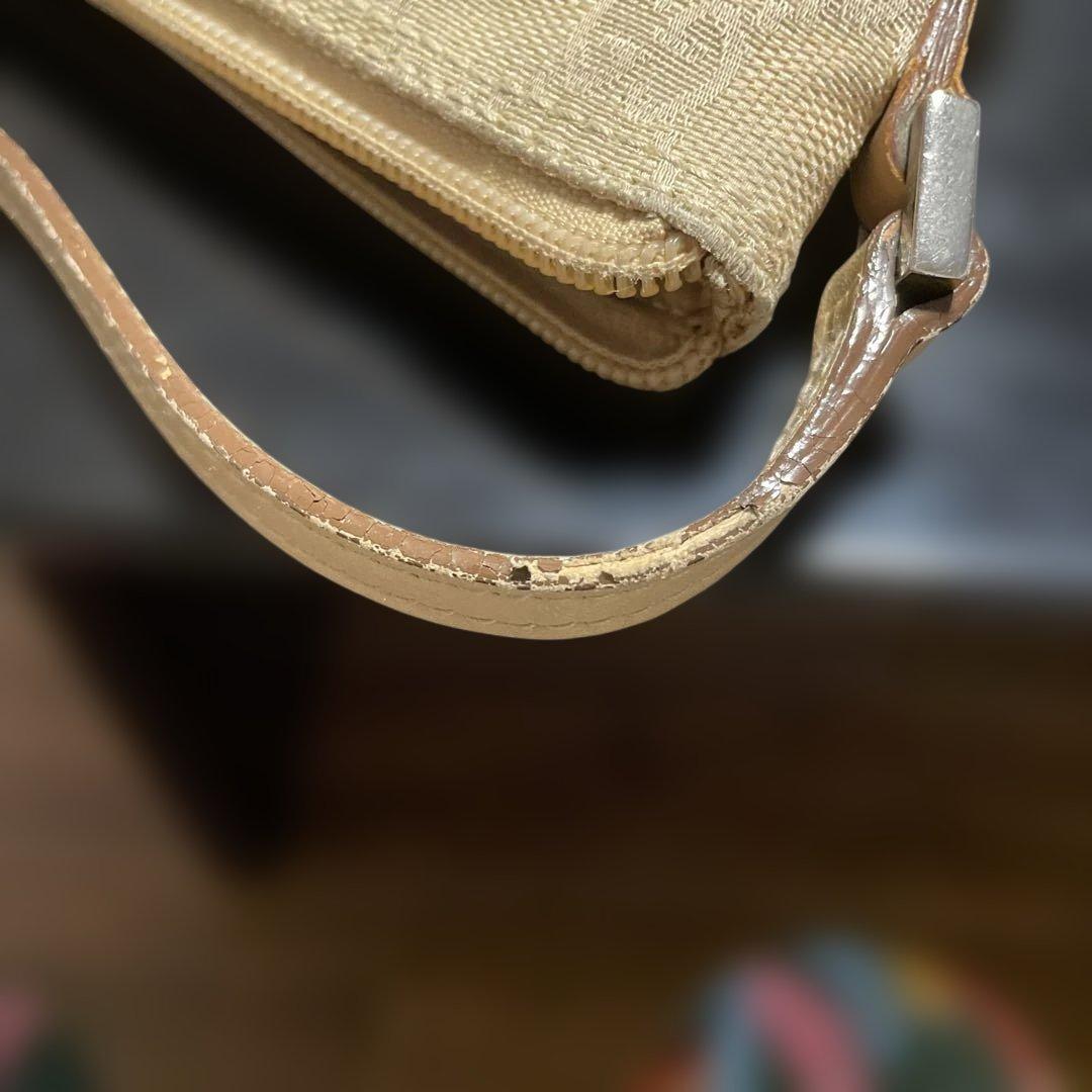 GUCCI ベージュ クラッチバッグ