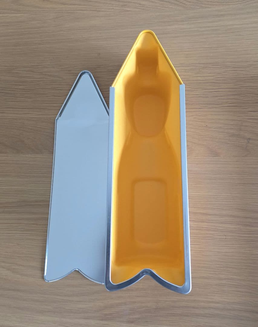 ヴーヴ・クリコ SINGAPORE Arrow スチール缶 ブリキ