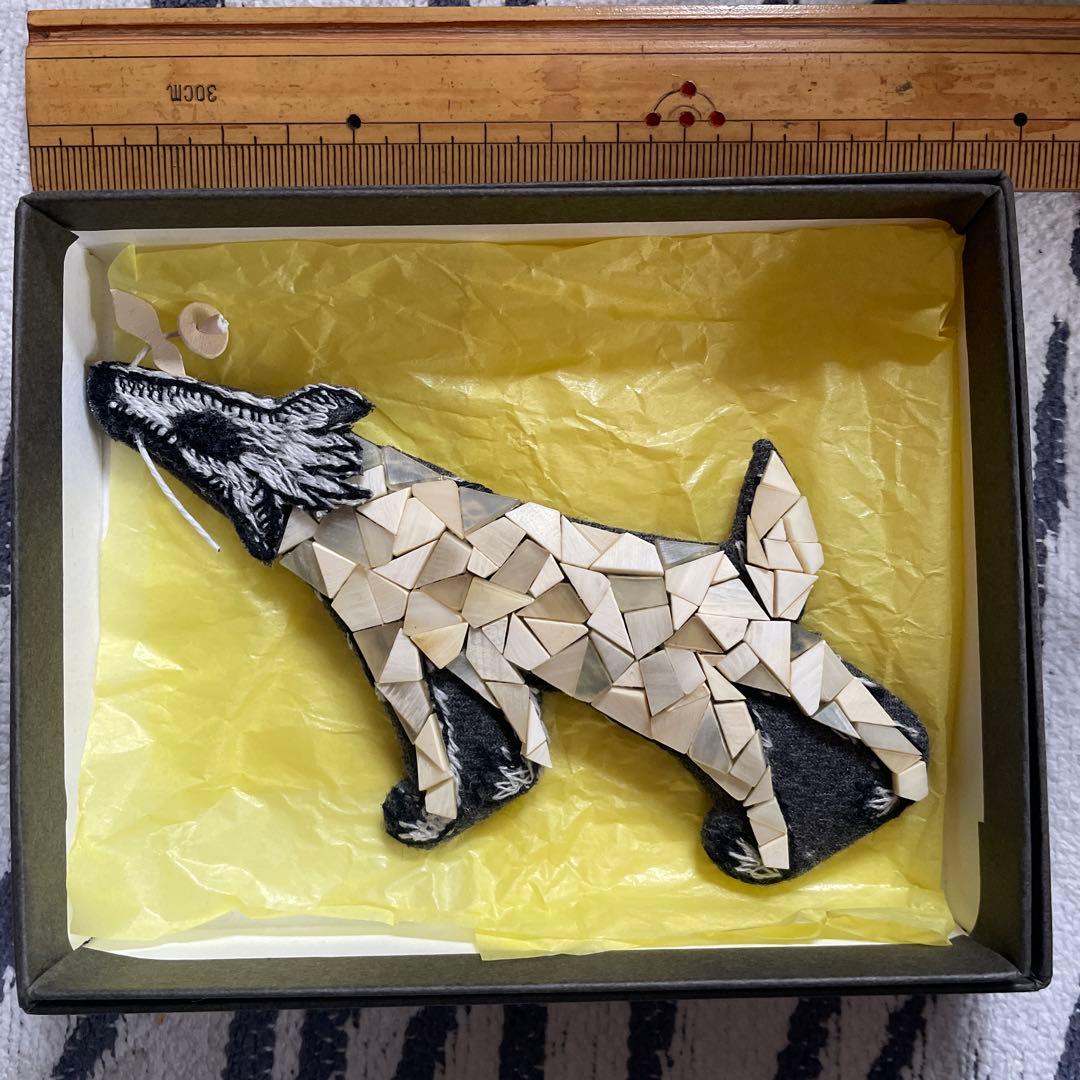 ミナペルホネンwolf&flower ブローチ