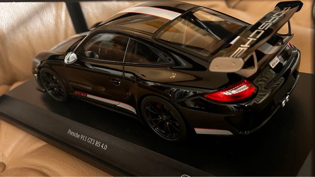 ラストプライス！ポルシェ911 GT3 RS4.0 1/18 ミニチャンプス