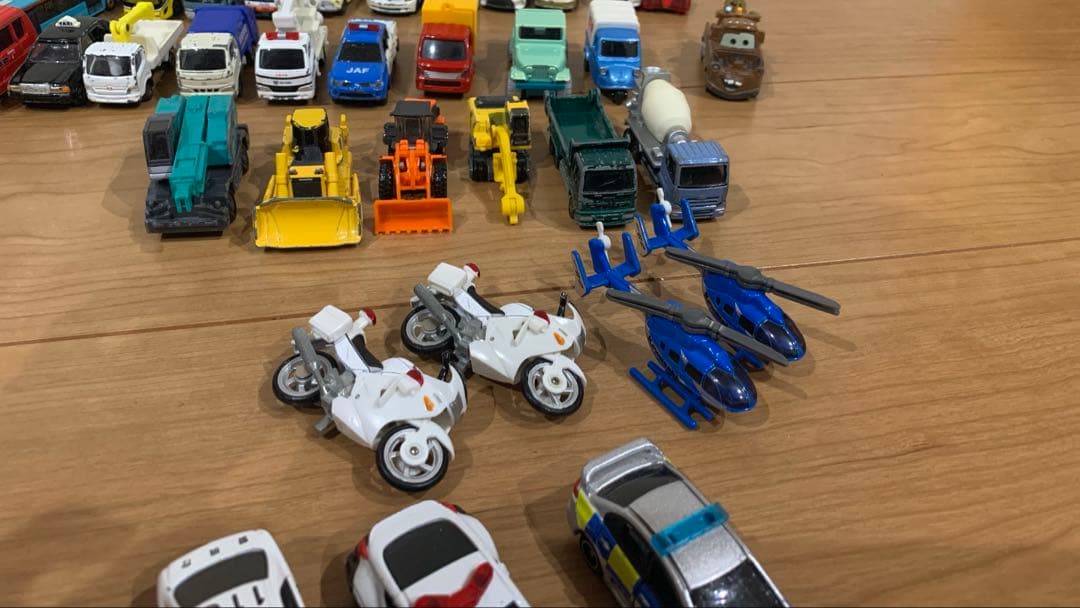 トミカ42台まとめ売り - メルカリ