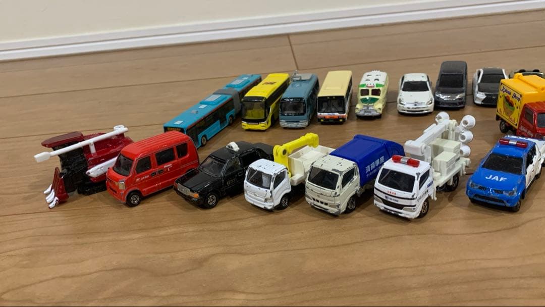 トミカ42台まとめ売り - メルカリ
