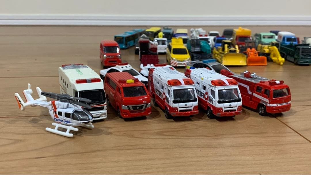 トミカ42台まとめ売り - メルカリ