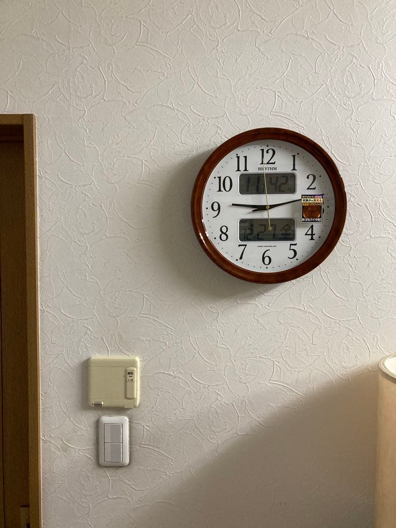 新品　未使用　温度湿度カレンダー六曜表示電波掛け時計　定価¥19,800-