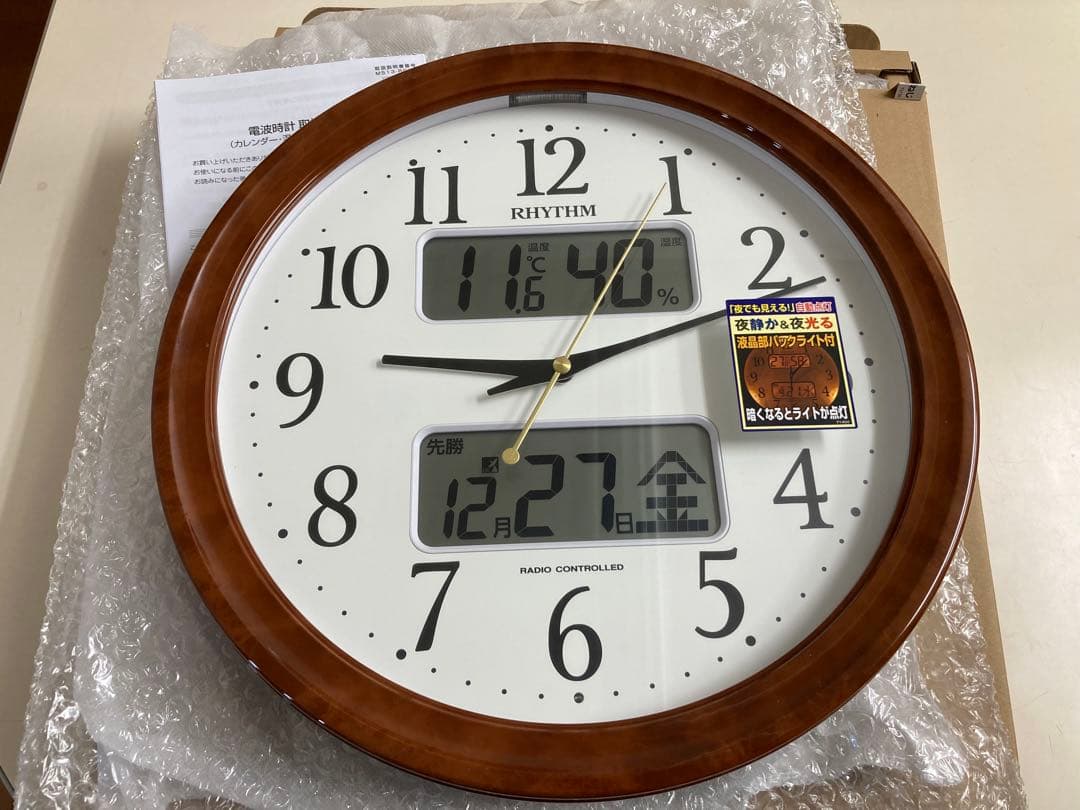 新品　未使用　温度湿度カレンダー六曜表示電波掛け時計　定価¥19,800-