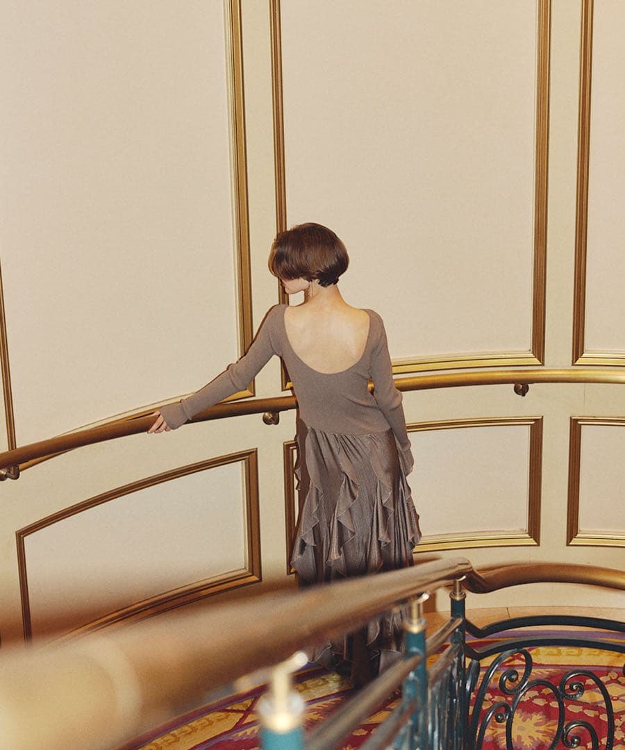 Aimeine＊バックオープンフリルドッキングワンピース(モカ) - メルカリ