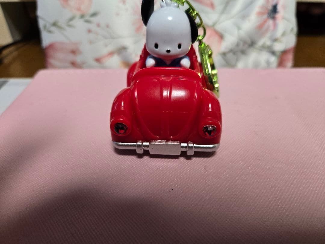 ★カスタムLEDライト付　くるま型 ライトキーホルダー ★ポチャッコ