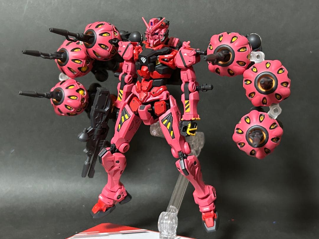 HG 赤いガンダム　シャア専用フルビット装備　塗装済み完成品　スタンド付き