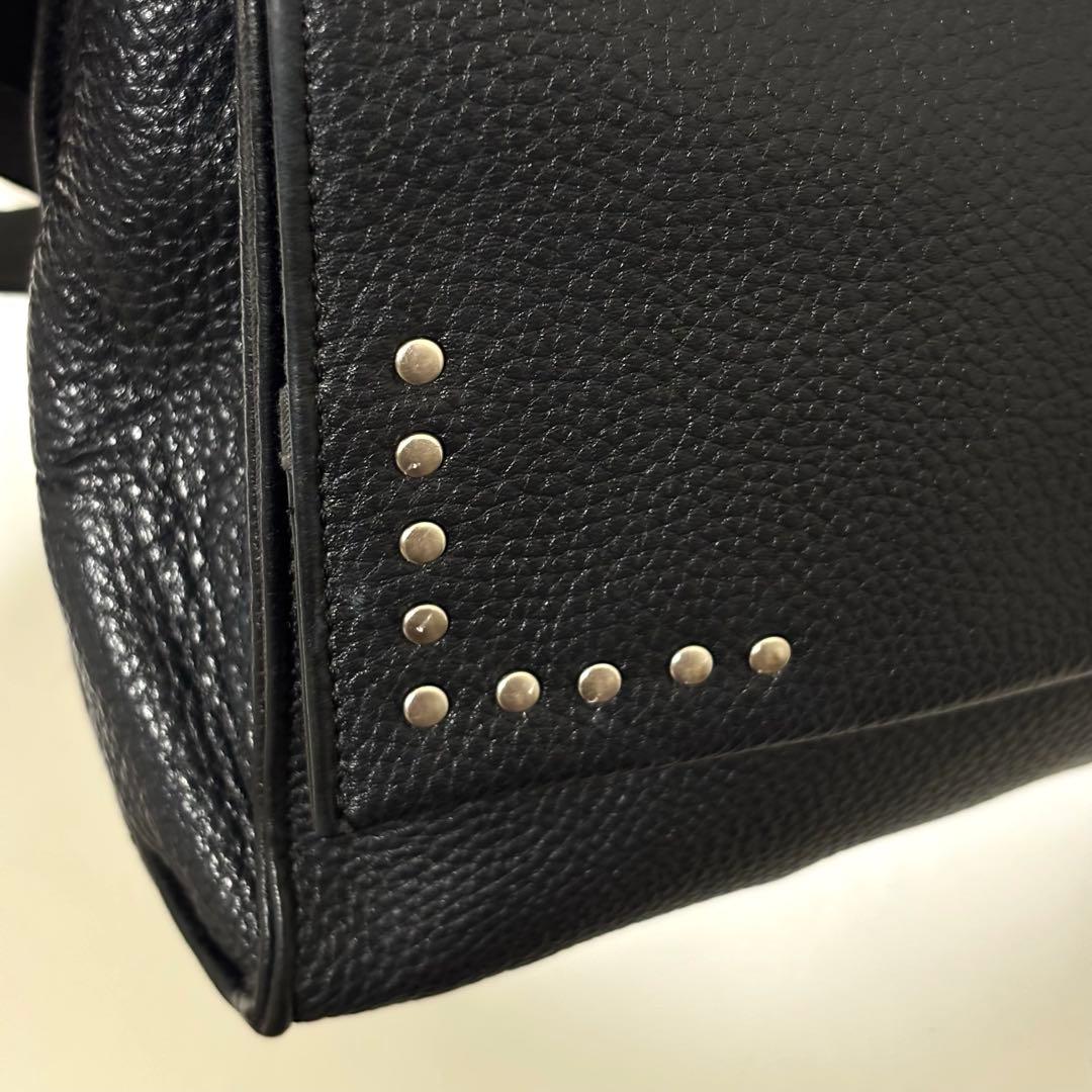 イアパピヨネ ワイドテープ ショルダーバッグ スタッズ ブラック