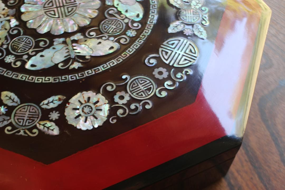 デッドストック！八角デザインに優美な螺鈿細工の映える蓋物（検民芸小物入れ弁当箱