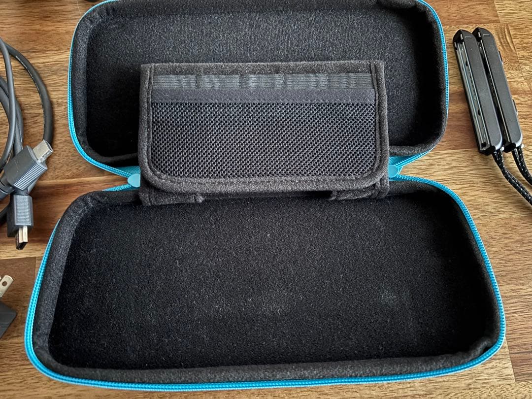 Nintendo Switch 本体 保護フィルムあり/ケース付き/備品付き