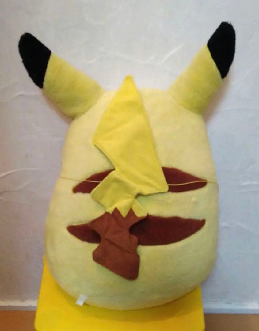 ピカチュウぬいぐるみ