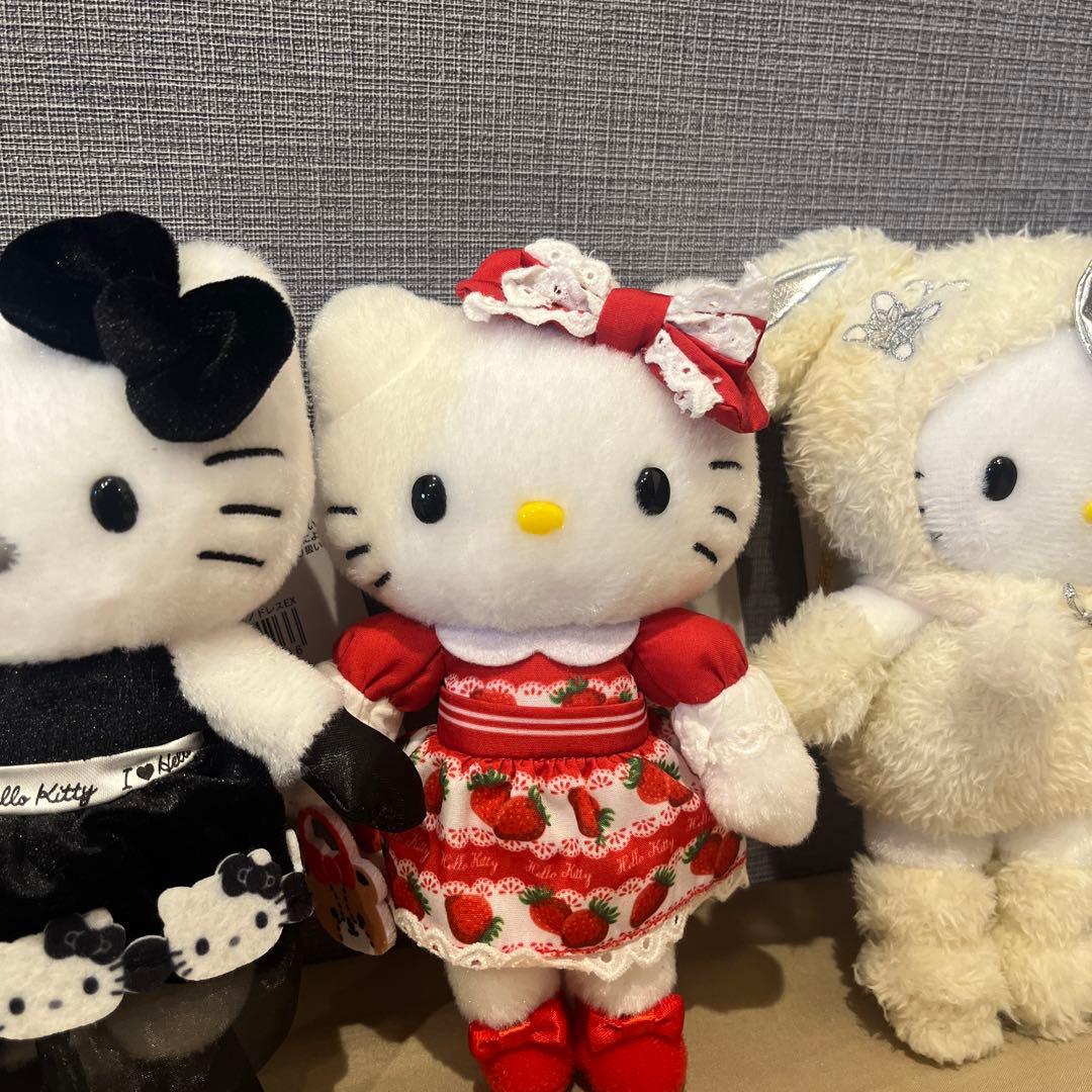 ハローキティ展 雪うさぎ いちご モノトーンドレス マスコットホルダー