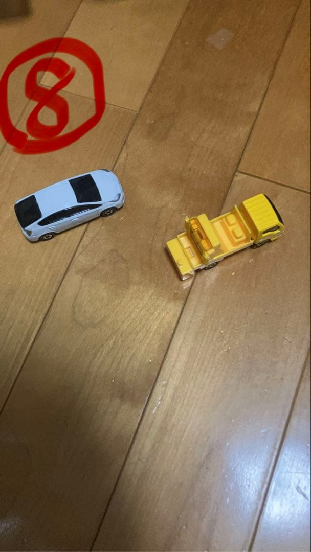 TAKARA TOMYトミカ＆ミニカーの多様な車両（100台以上）とパーキング付