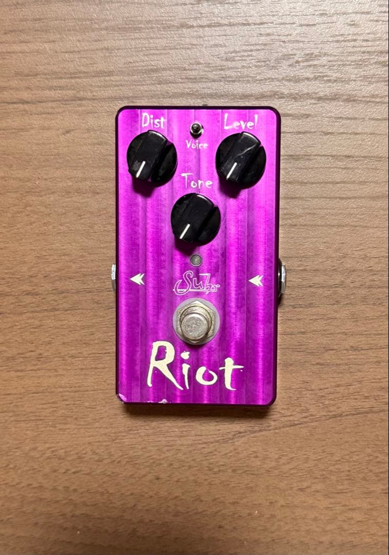 ギター Suhr Riot Distortion Pedal Riot | Suhr.com