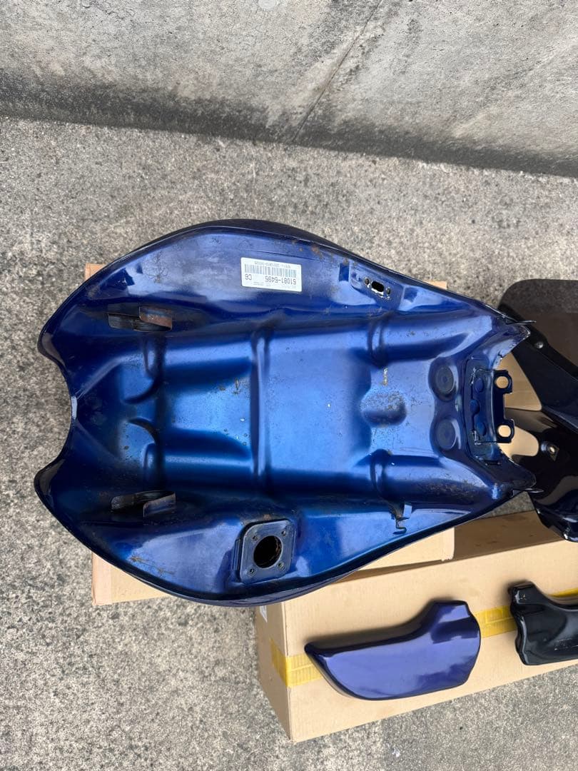 ゼファー750 ガソリンタンク、ビキニ、サイドカバーなどなど kawasaki