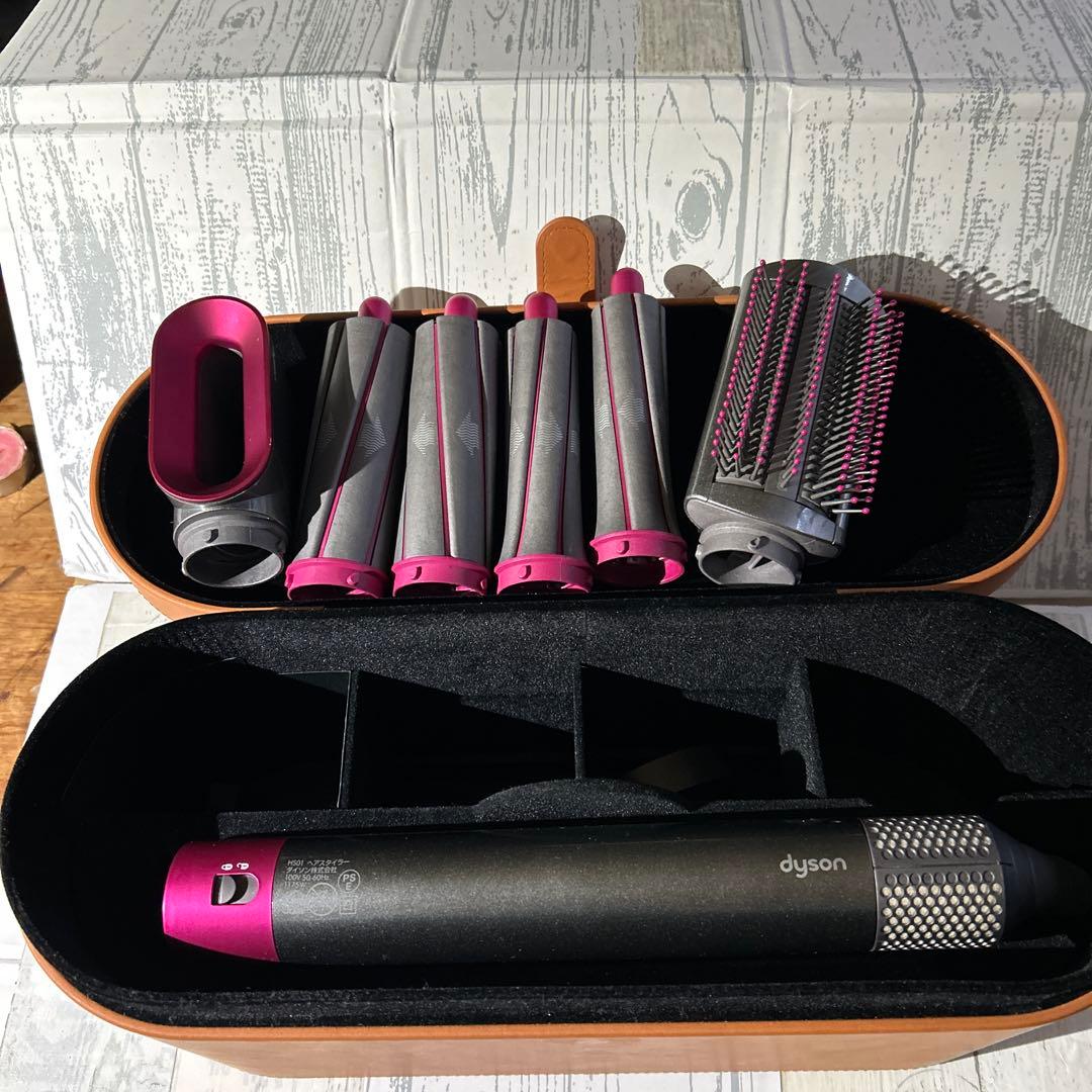 Dyson ヘアドライヤー 本体 + アタッチメント