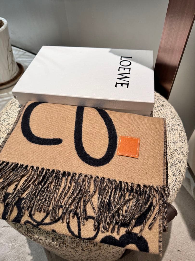 ロエベ ロゴジャカード マフラー