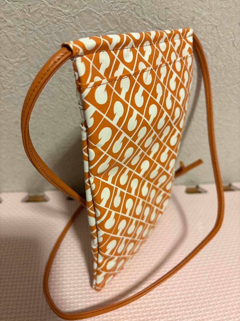 mitsurinさま　ゲラルディーニ☆ソフティ☆スマホポーチ☆斜めがけポシェット