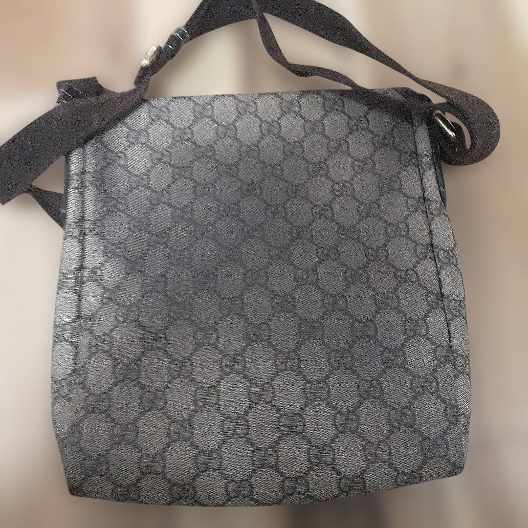 Gucci グレー GGパターン ショルダーバッグ