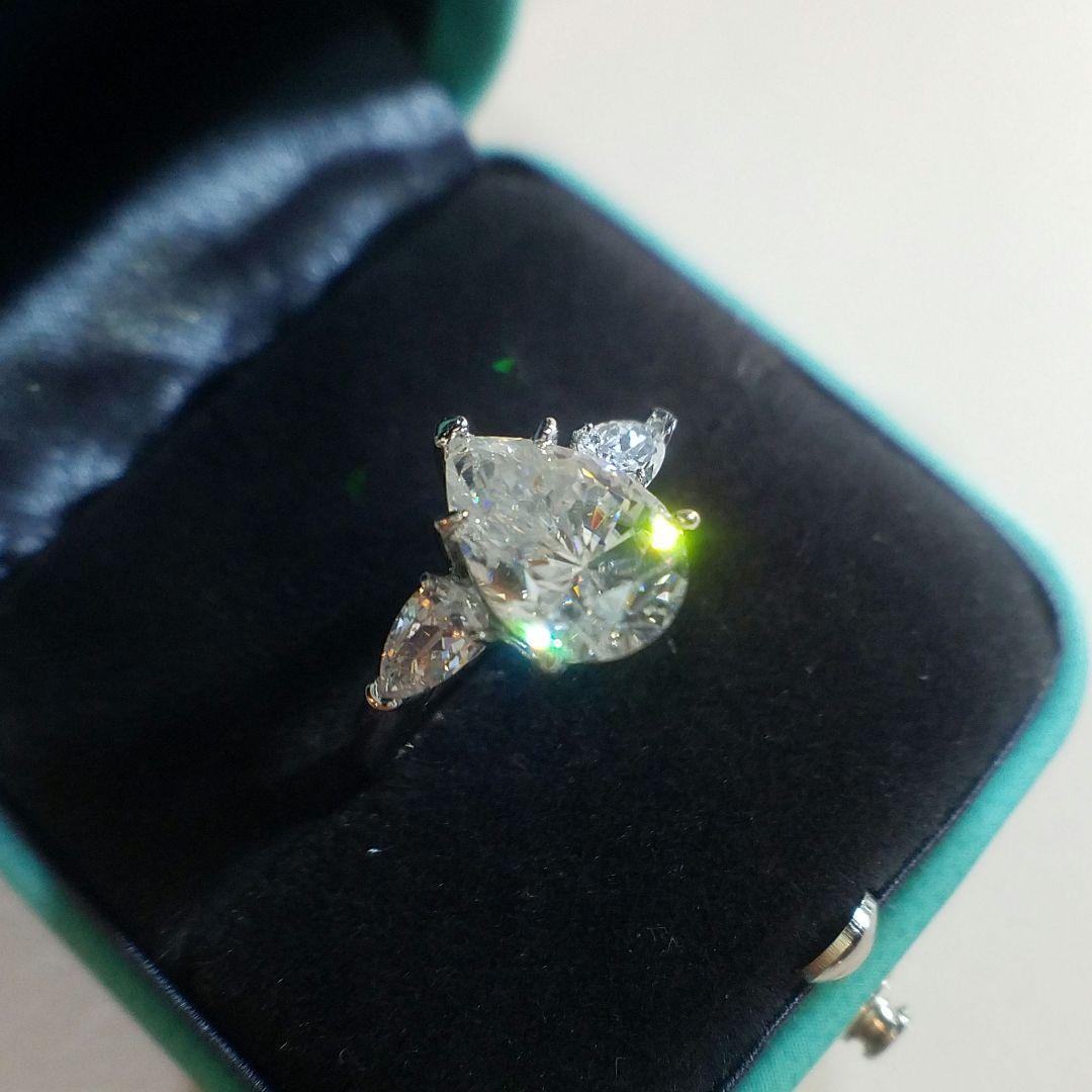 マーフィー様！最高級モアサナイト ペアシェイプ 3ストーンリング