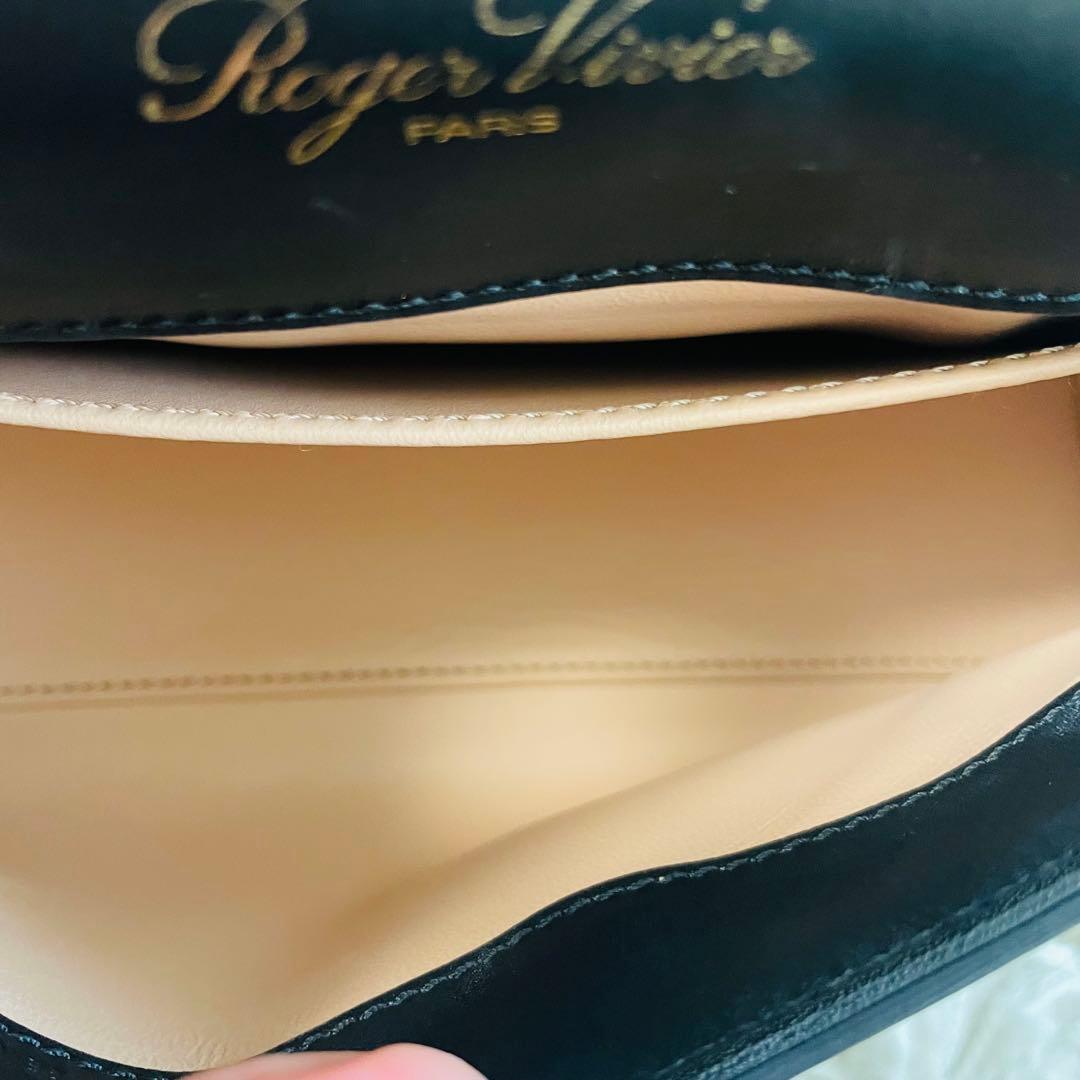 ロジェヴィヴィエ・ビジュー付き黒パーティーバッグ(超美品)✨