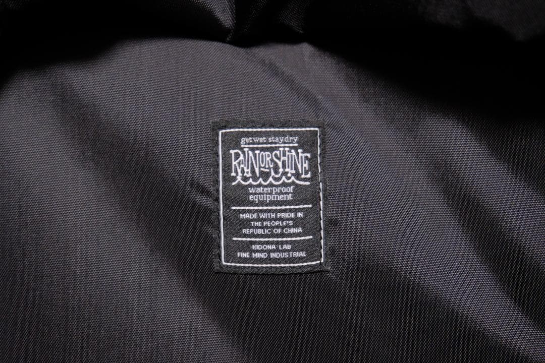 【美品】RAIN OR SHINE　バックパック１３L　ブラック　スノーボード用