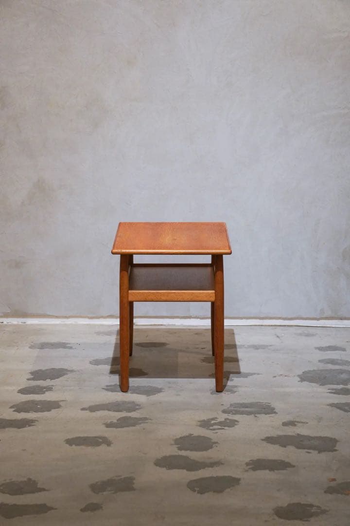 モブラー社製 北欧ヴィンテージ オークサイドテーブル アイヴァン・A