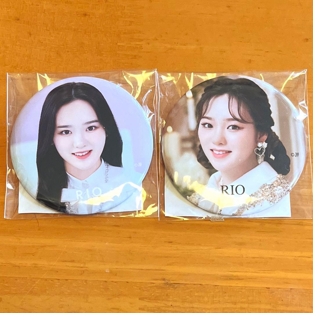 NiziU リオ 缶バッジ 缶バッチ Light it Up Burn - メルカリ