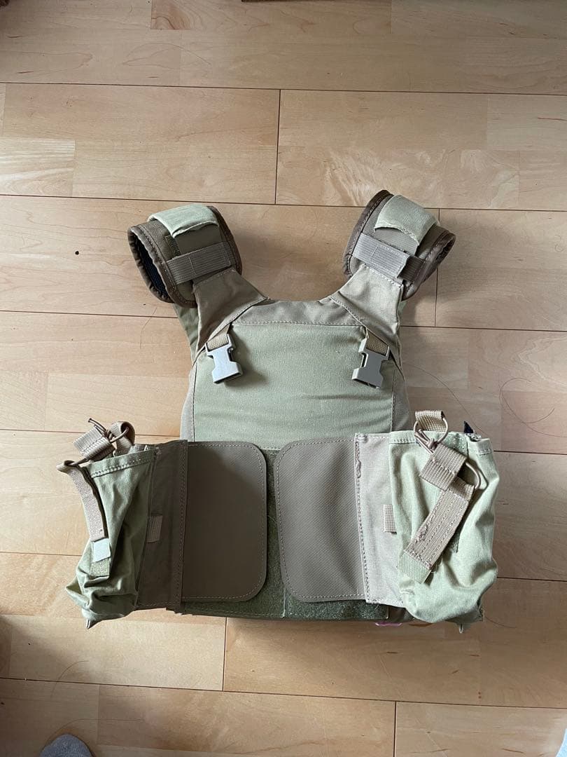 トイソルジャー製　LV MBAV トイソルジャー 製crye LV-MBAVレプリカ サイドアーマー付きプレキャリ