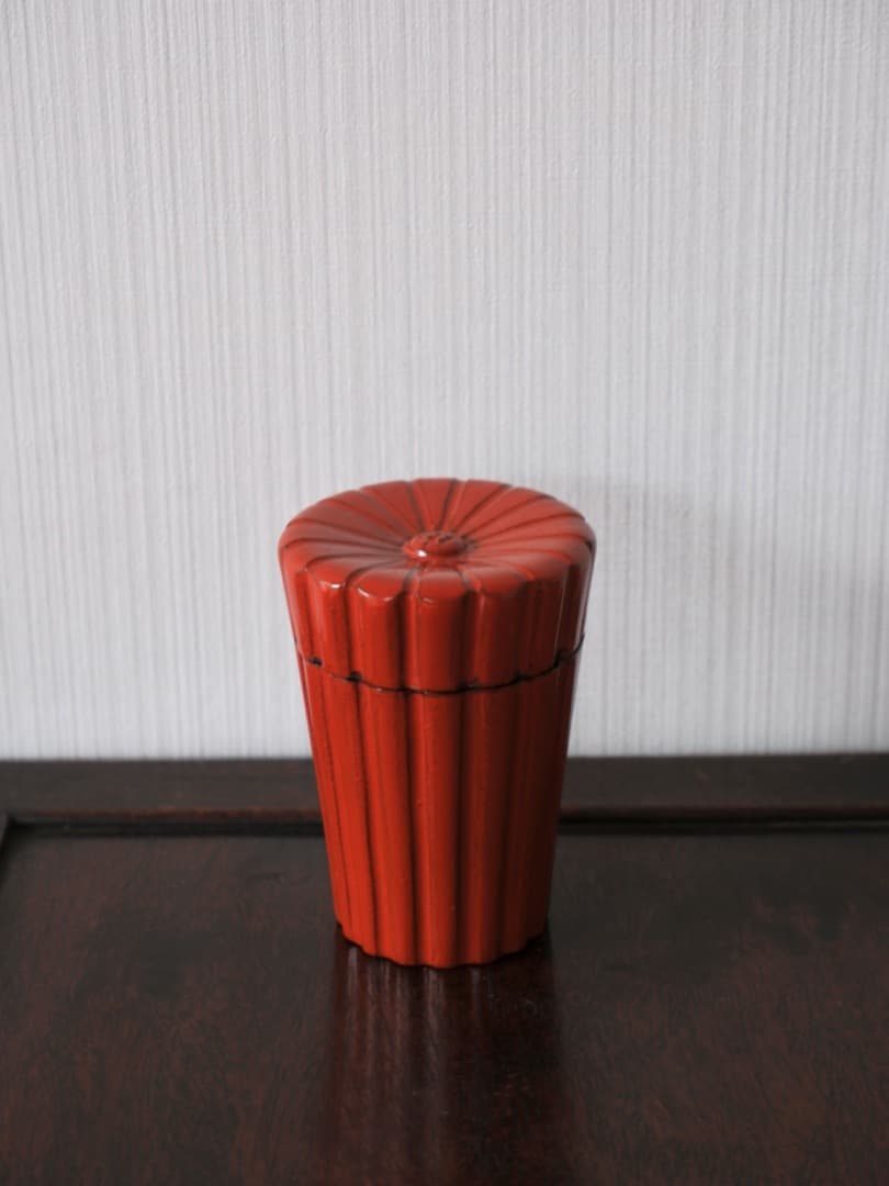 道場宗廣　菊割棗　 根来塗　茶入れ　茶器　漆工芸　共箱　茶道具　Q1993 道場宗廣 菊割棗 根来塗 茶入れ 茶器 漆工芸 共箱 茶道具 Q1993の通販