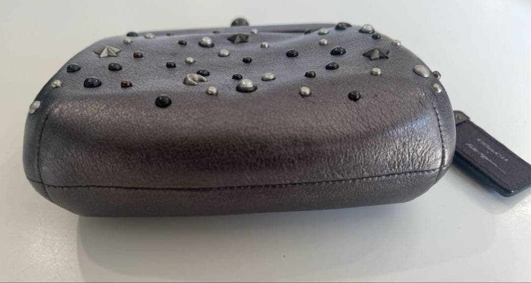 美品　COACH スタースタッズ付き　がま口　ケース