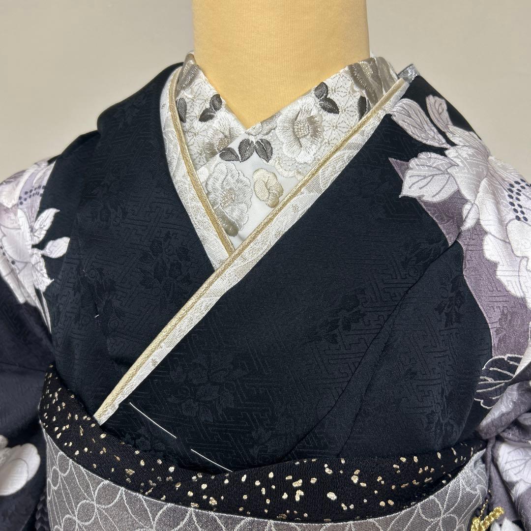 黒と白染め分け モノトーン 牡丹と菊のシックな振袖フルセット