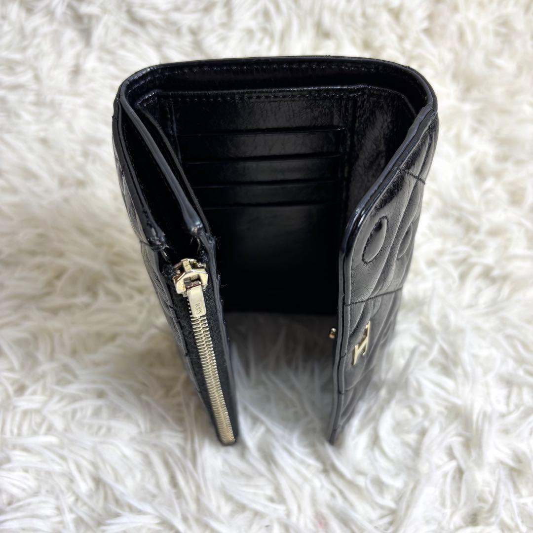 トッズ　TOD's 三つ折り財布　 キルティング　ブラック　Tロゴ