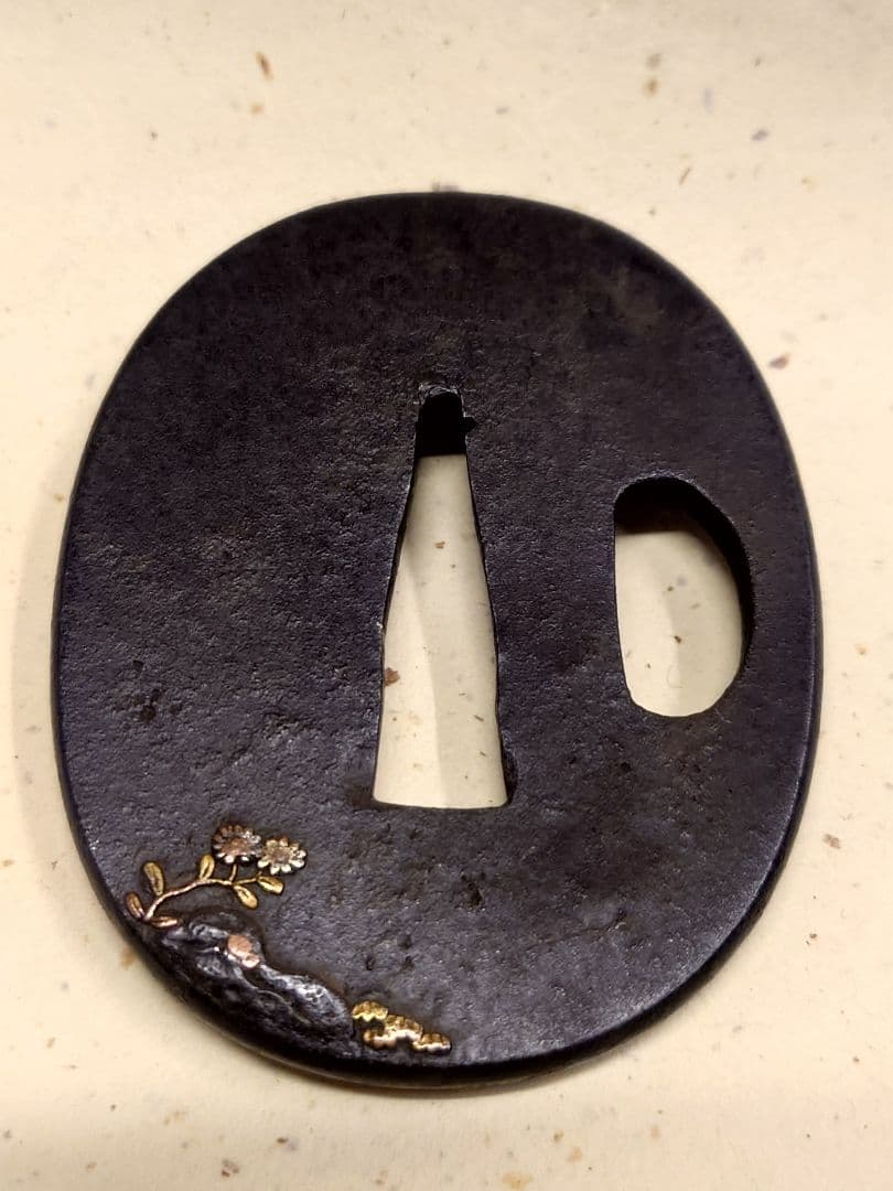 鉄鍔、人物と植物図