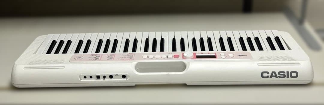 美品　CASIO キーボード LK-320 2021年　ホワイト×ピンク　カシオ