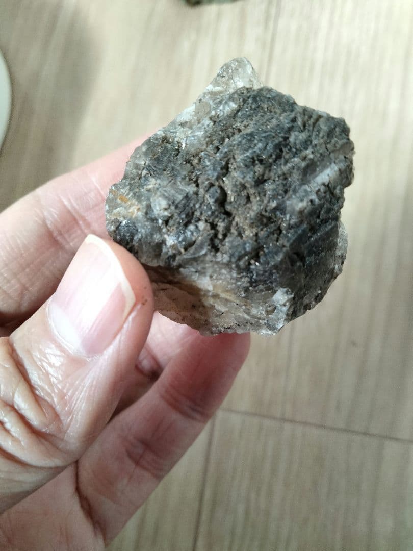 国産鉱物 山梨県 平沢鉱山 天然水晶 トルマリン入り水晶 番号701