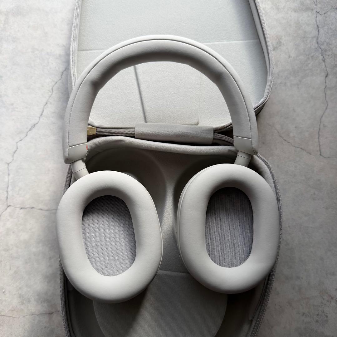 SONY WH-1000XM5 プラチナシルバー ノイズキャンセリング 美品 - メルカリ