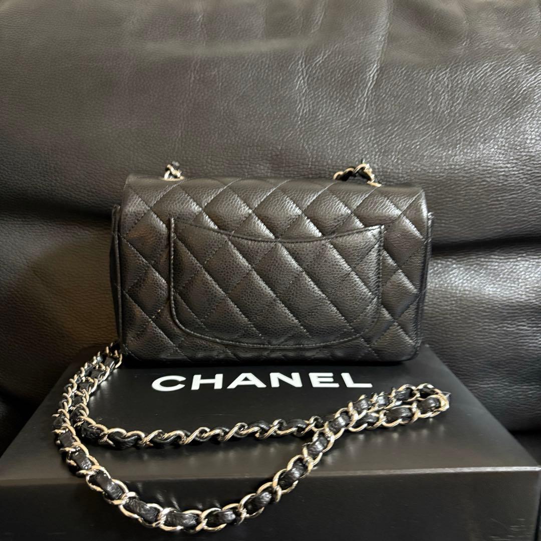 CHANEL ブラック ショルダーバッグ　ミニマトラッセ